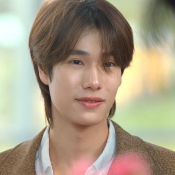 paompam's tweet photo. แล้วตอนอยู่ในบทลูกพีชก็มีโมเม้น doe eyes บ่อยมากๆ เป็นคนที่ใช้สายตาอ้อนเก่งที่สุดโลก ผู้ชำนาญการด้านการอ้อนด้วยสายตา สกิลอ้อนระดับspecialist ควบคุมและเล่าเรื่องผ่านสายตาได้เก่งจังเลยน้องภูวิน🥺 https://t.co/oNwsy7Q5sF