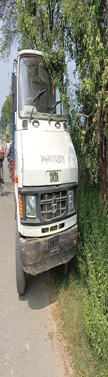 AliSabrooz's tweet photo. बिना नंबर प्लेट धुसवा एचपी गैस कि वाहन खूब धड़ल्ले से भर रही फर्राटे जिम्मेदार मौन गैंडास बुजुर्ग क्षेत्र का है ताजा मामला @ArtoBalrampur @balrampurpolice @DMBalrampur https://t.co/bAFBnfUqGU