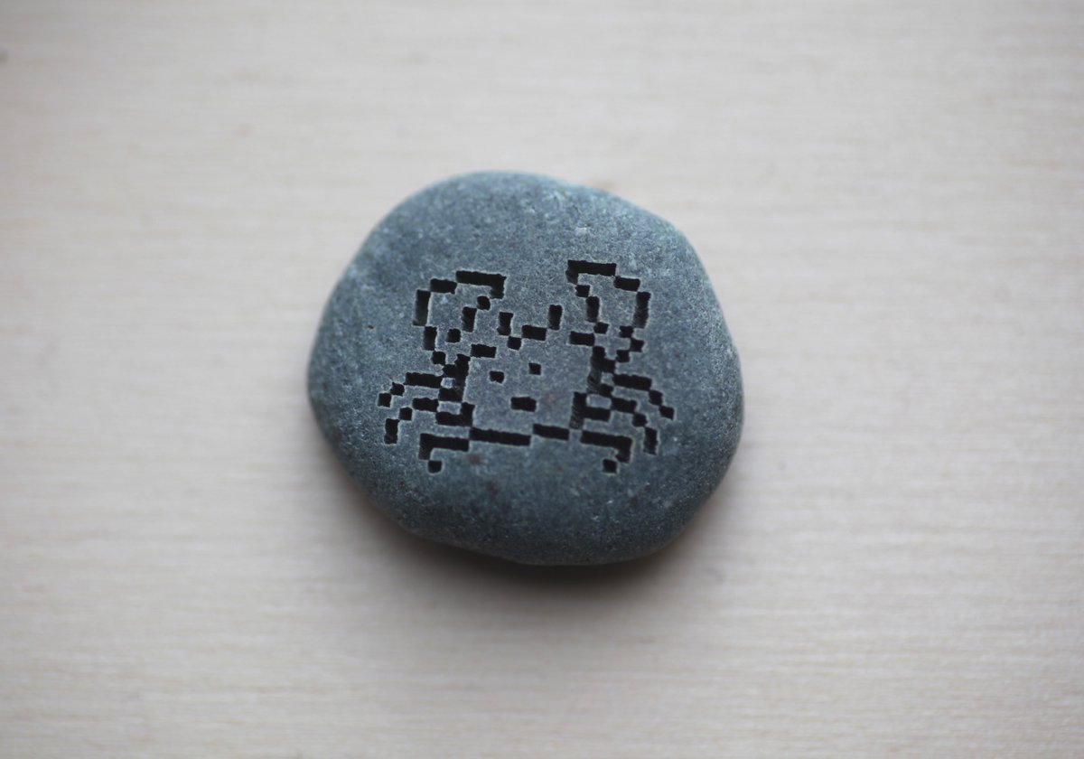 y4geta's tweet photo. 来週末のPixelArtParkは新しいドット石を持っていきます。ラブカとカニ。早めに立ち寄ってもらえるとお好きな石が選べます：） https://t.co/1JqnXAzWYc