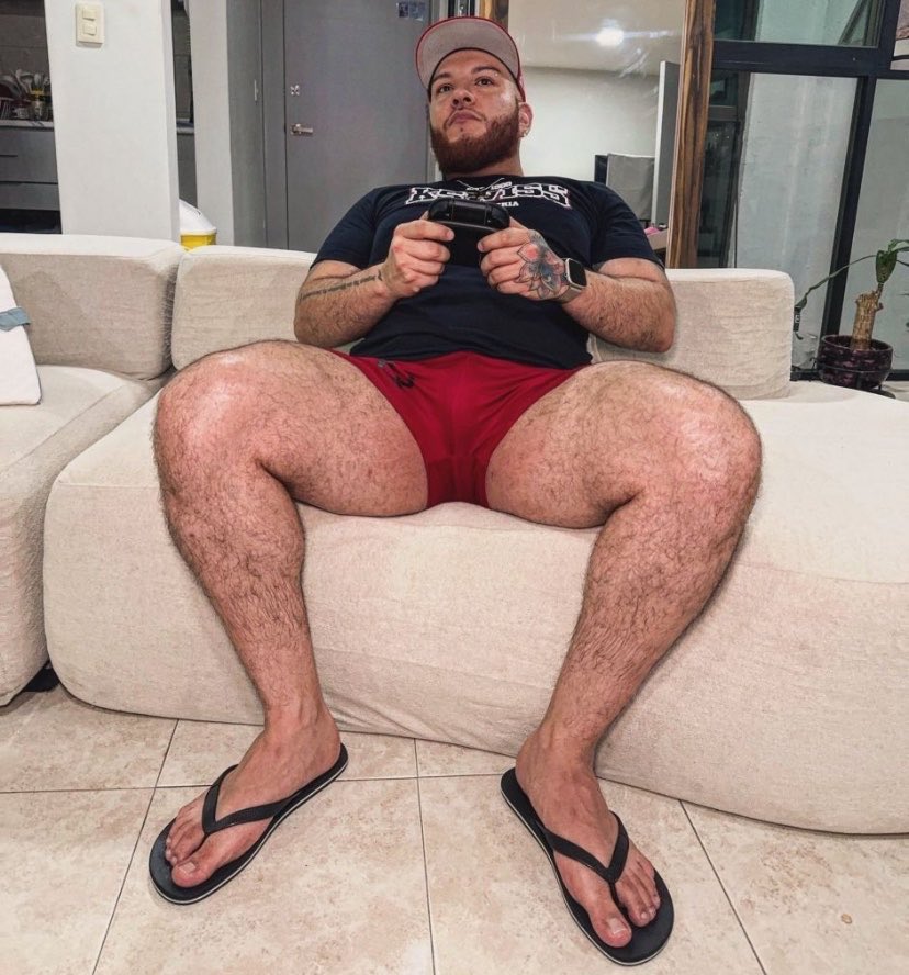 feetstiven's tweet photo. #pes #flipflops #pies #feet #fetish https://t.co/eigkj8Slj6