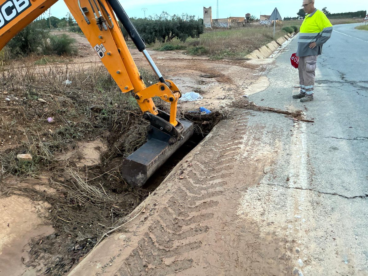 Fomento_RM's tweet photo. 🚨 Situación de la Red Regional de Carreteras 03/10/2026 — 09:00 horas

✅ CARRETERAS ABIERTAS 

✅RM-E12 (PK 0,500), salida desde A-30, #FuenteÁlamo📷
✅RM-F14 (PK 1), de A-30 a El Jimenado, #TorrePacheco

🔴 CARRETERAS CORTADAS

❌ RM-F28, intersección con RM-F26 y RM-F29 (PK 4–5), #TorrePacheco
❌ RM-F35 (PK 17), La Aparecida, #Cartagena 
❌RM-F35
(PK 8+900) en glorieta intersección con RM-F30, hasta (PK 9+100) #TorrePacheco-#LosAlcázares