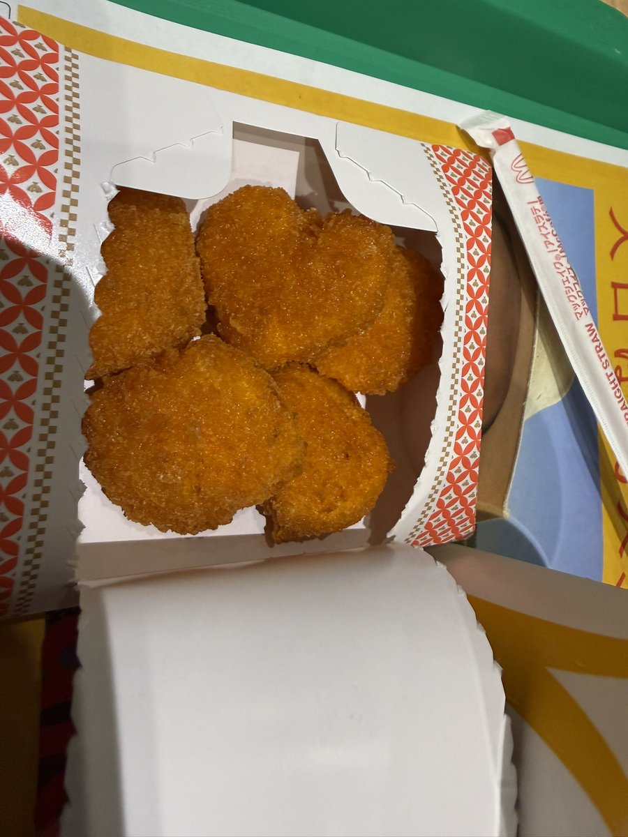 akane_nanase's tweet photo. 多分、滑り込みでマクドナルドで月見バーガーとプリプリエビプリオ。
普段ならナゲットなんですがエビにしたのは速水奨さんの影響😆
ってハートが入ってる！
箱にレアって書いてあるけれどどの位の割合なんだろ？ https://t.co/PxC5LF0sFy