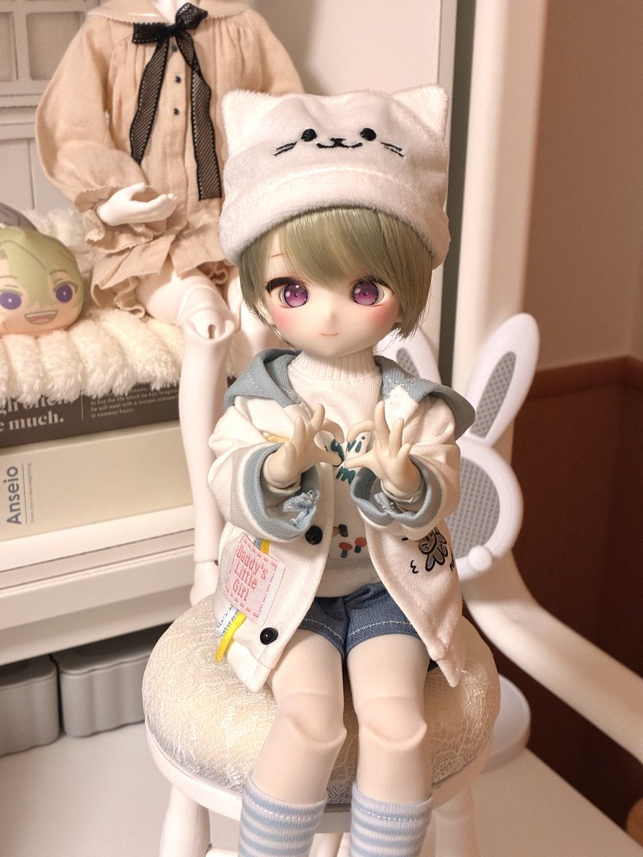 YnoDollacc's tweet photo. セリアで売ってるぬい活シリーズのねこ帽子買ってきた🐱前回のくま帽子より若干小さいせいかTinyFoxちゃんに被せられなくはないけどクマ帽子よりキツく感じる https://t.co/bFaqW8fbKM