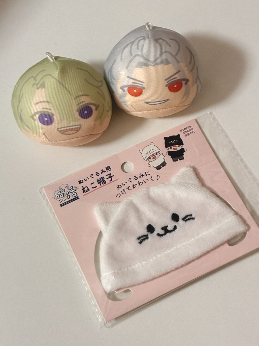 YnoDollacc's tweet photo. セリアで売ってるぬい活シリーズのねこ帽子買ってきた🐱前回のくま帽子より若干小さいせいかTinyFoxちゃんに被せられなくはないけどクマ帽子よりキツく感じる https://t.co/bFaqW8fbKM