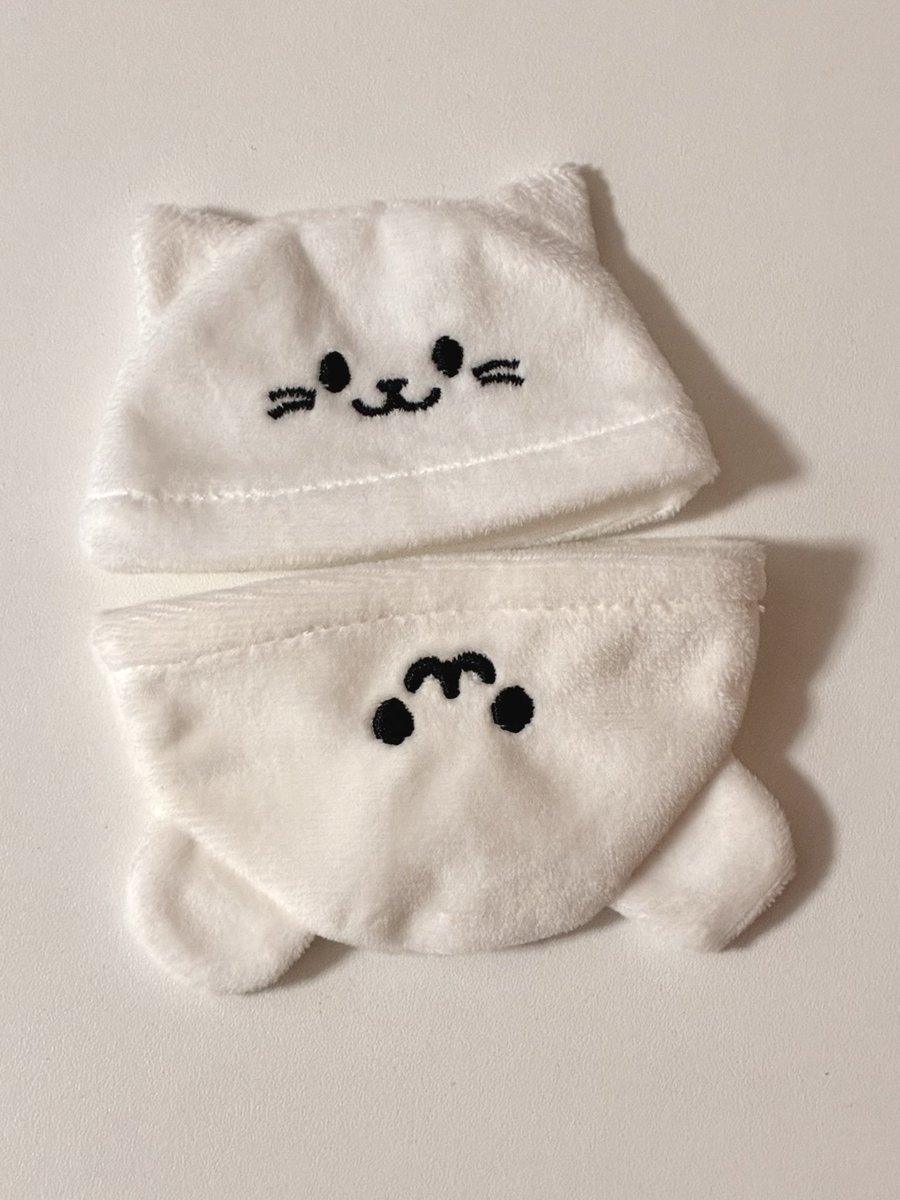 YnoDollacc's tweet photo. セリアで売ってるぬい活シリーズのねこ帽子買ってきた🐱前回のくま帽子より若干小さいせいかTinyFoxちゃんに被せられなくはないけどクマ帽子よりキツく感じる https://t.co/bFaqW8fbKM