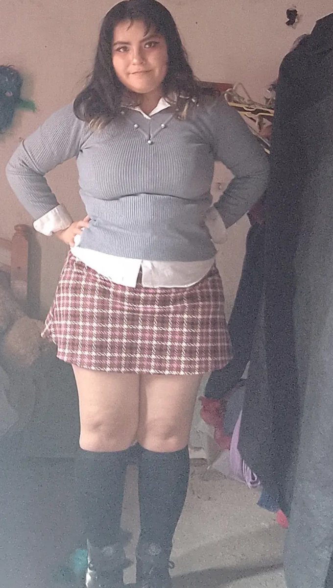 Karlai42a's tweet photo. Si... chubby chica, estoy un poco gordita pero más gordo tengo el culo!!! Marranos

#sexrol #chathot #roleplay #horny #lemon #bbc https://t.co/NQ83j1Fk3Z