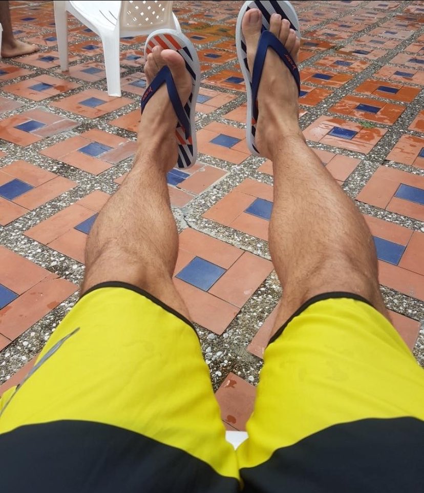 feetstiven's tweet photo. #flipflops #pes #pies #feet https://t.co/SNWs34vBvX