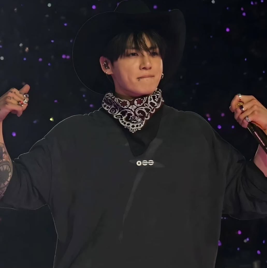 DlLFJJK's tweet photo. Arirang Tour Jungkook : The Papacito🤠🥵 https://t.co/lY8Pq1X66V