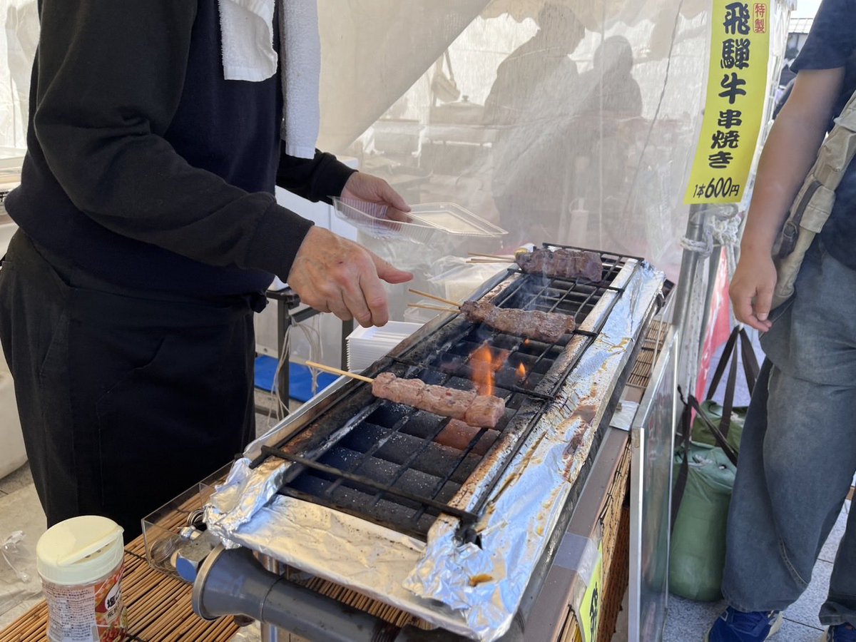 machihida's tweet photo. 2026秋　飛騨の味まつり開催中！
10月3日（土）と4日（日）、飛騨高山まちの体験交流館広場にて味まつりが開催されています✨飛騨の美味しいものに加えて友好都市などからの特別出店もあり22店舗が出店😋
明日はさんまち通りで我楽多市も開催しますので、合わせてご来場ください！ https://t.co/BYUzbzW5pF