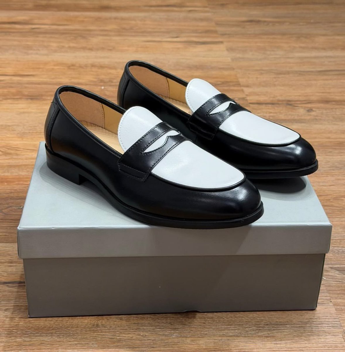 234slippers's tweet photo. Today is boyfriends day pick one frame for your boyfriend 

Note: if you want your delivery to land today it is advised to send your own rider
Deliveries within lagos takes 24hrs from 4pm
Outside Lagos 4 - 5 days https://t.co/RAmMdswtYG