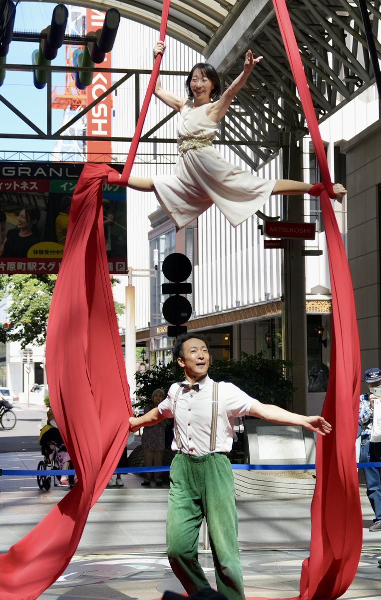 kurogomalibrary's tweet photo. たかまつ大道芸フェスタ2026。

初日、開催中❗️

晴れてます!!
でも、それほど暑くないし、日陰のポイントも多いのでわりとすごしやすいです。

さて、これから後半。どんな出会いがあるのでしょう?

#大道芸
#たかまつ大道芸
#たかまつ大道芸フェスタ
#たかまつ大道芸フェスタ2026 https://t.co/XNpfRleSr8