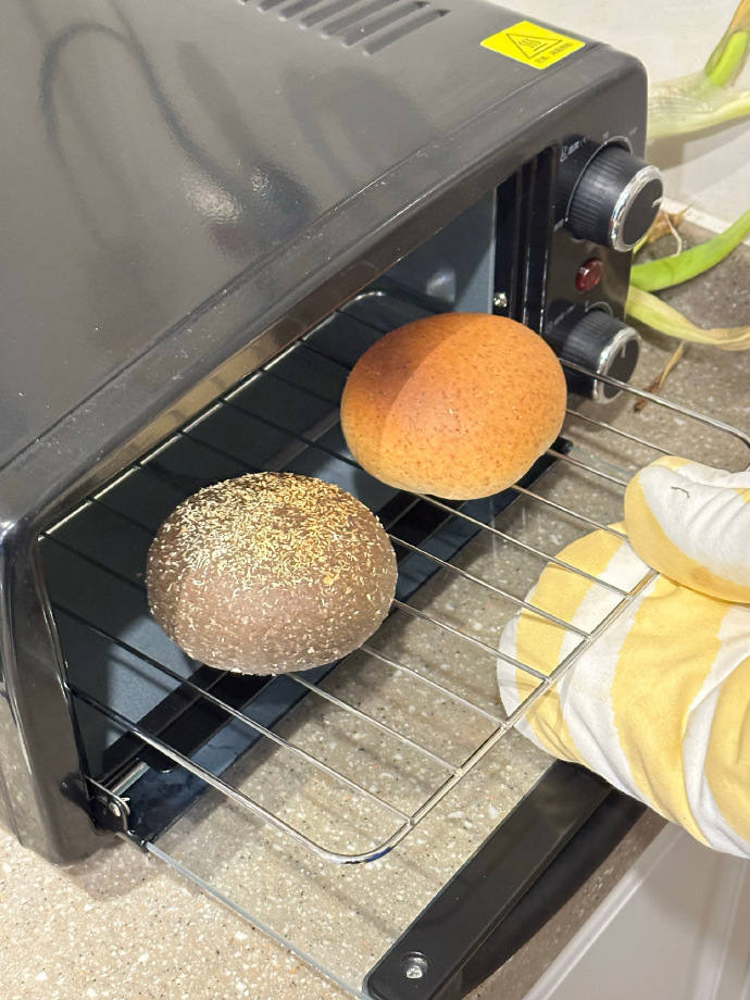 Rosenataqoi's tweet photo. Hoy hice pan casero con masa esponjosa, el olor a harina recién horneada llena toda la casa! Muy feliz con este pequeo éxito culinario.， https://t.co/s1oHimWEoc