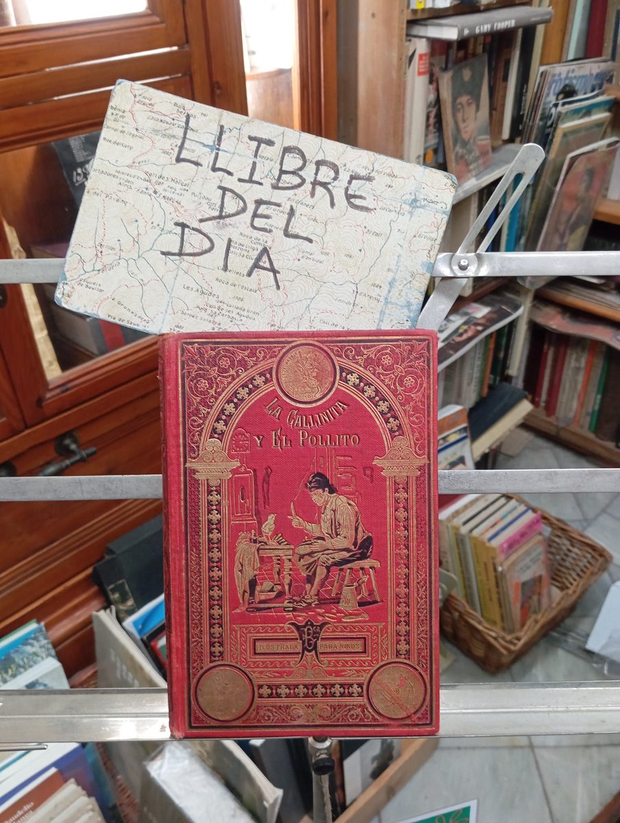 LlibreDelPalau's tweet photo. La gallinita y el pollito. (L’expressió «tens més cuento que en Calleja» vol dir que algú exagera molt i s’inventa històries o posa excuses) #llibredeldia #librodeldia #livredujour #bookoftheday #societat #llibres #libros #books #llibresegonamà https://t.co/W8e6blPnGs