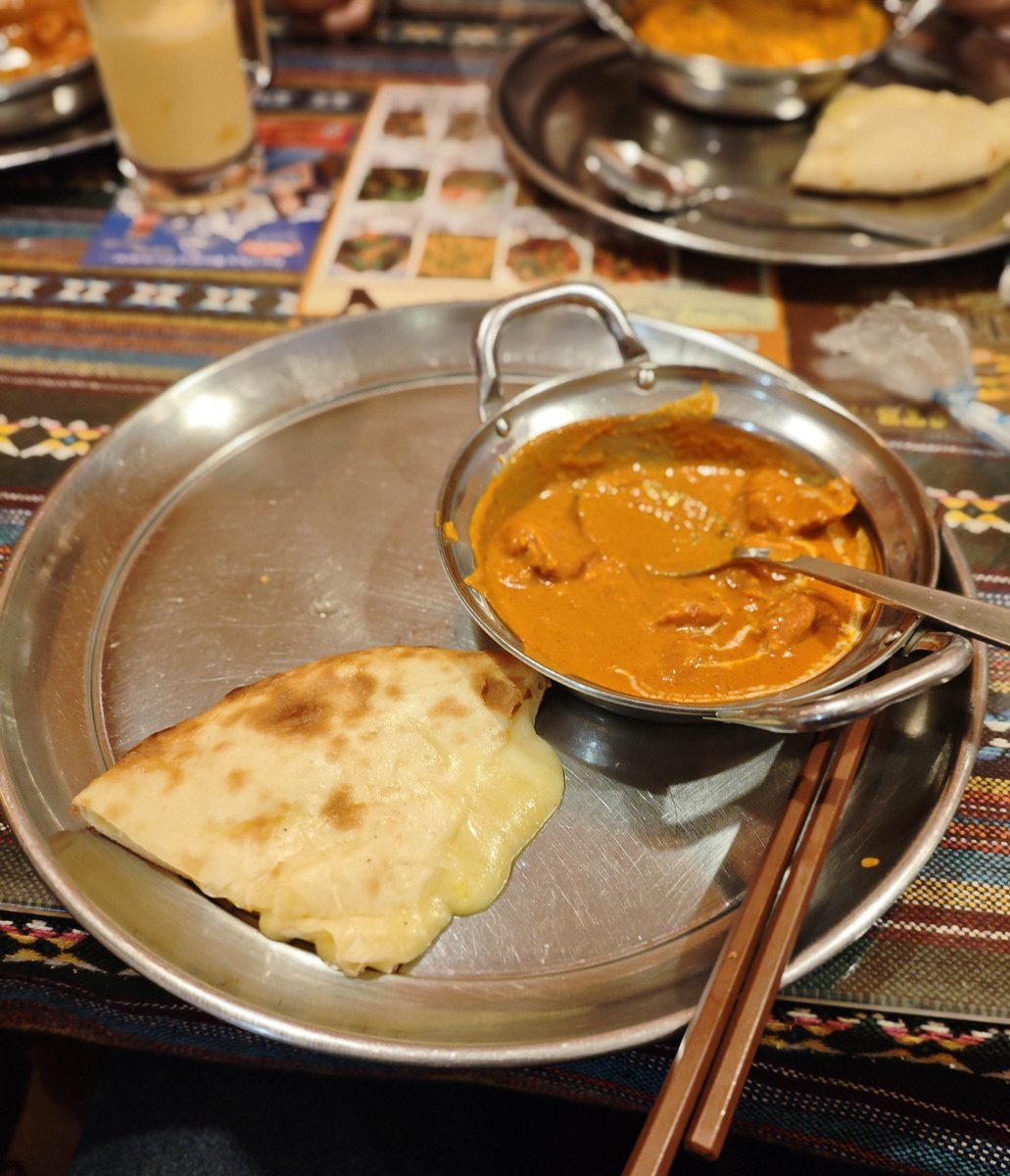 FlclShiki's tweet photo. フットサルしたからカレー(食べかけ) https://t.co/VYALIB4IBY