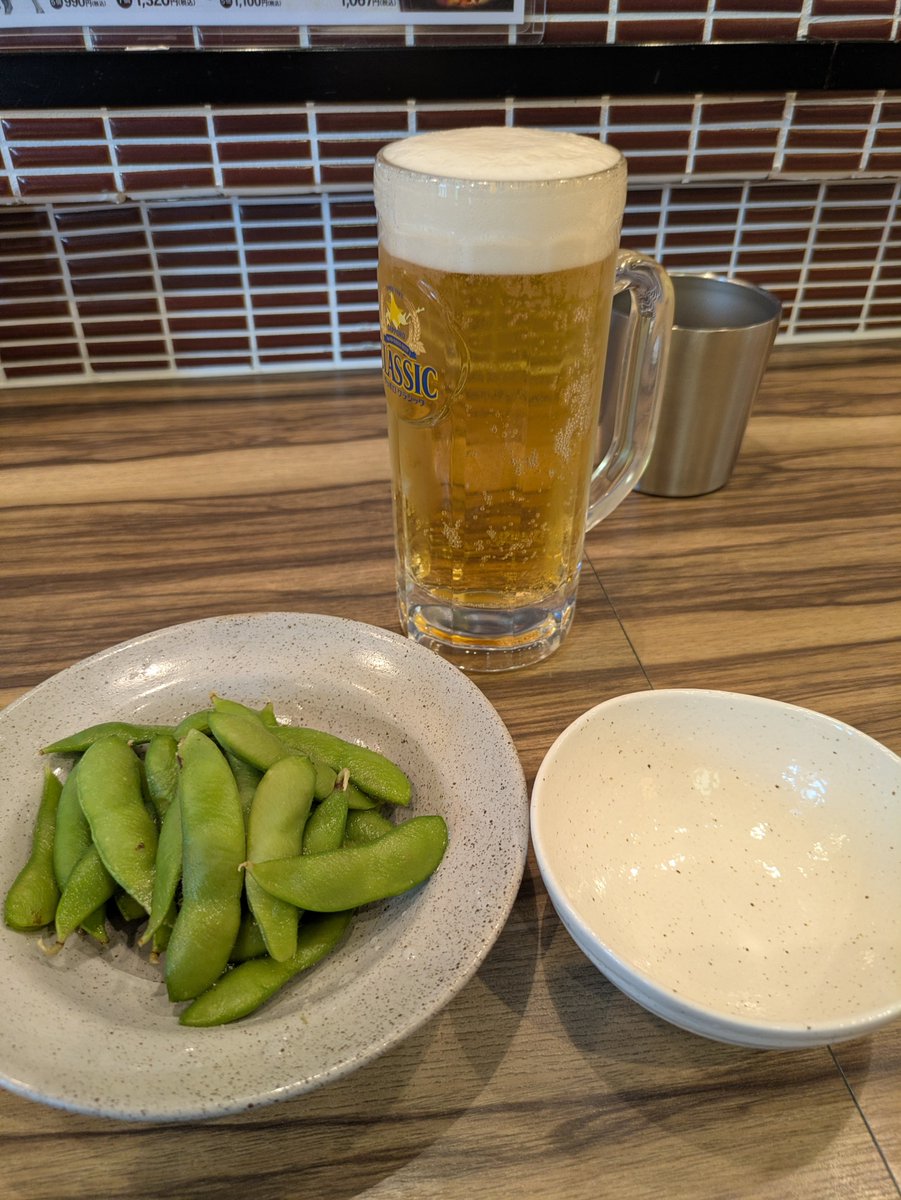 kaname2525's tweet photo. ちょい飲み手帖10軒目(本日2軒目)は牛たん炭火利久に行きました。
牛たん串2本、揚げだし豆腐（牛たん薬味のせ)、茶豆枝豆＋生ビールで1,200円です。
牛たん串も揚げだし豆腐も美味しすぎました✨憧れの店だったけど意外にお手頃で飲めるのでまた行きます🎶
#ちょい飲み手帖　#牛たん炭火利久 https://t.co/yxfzplZMSp