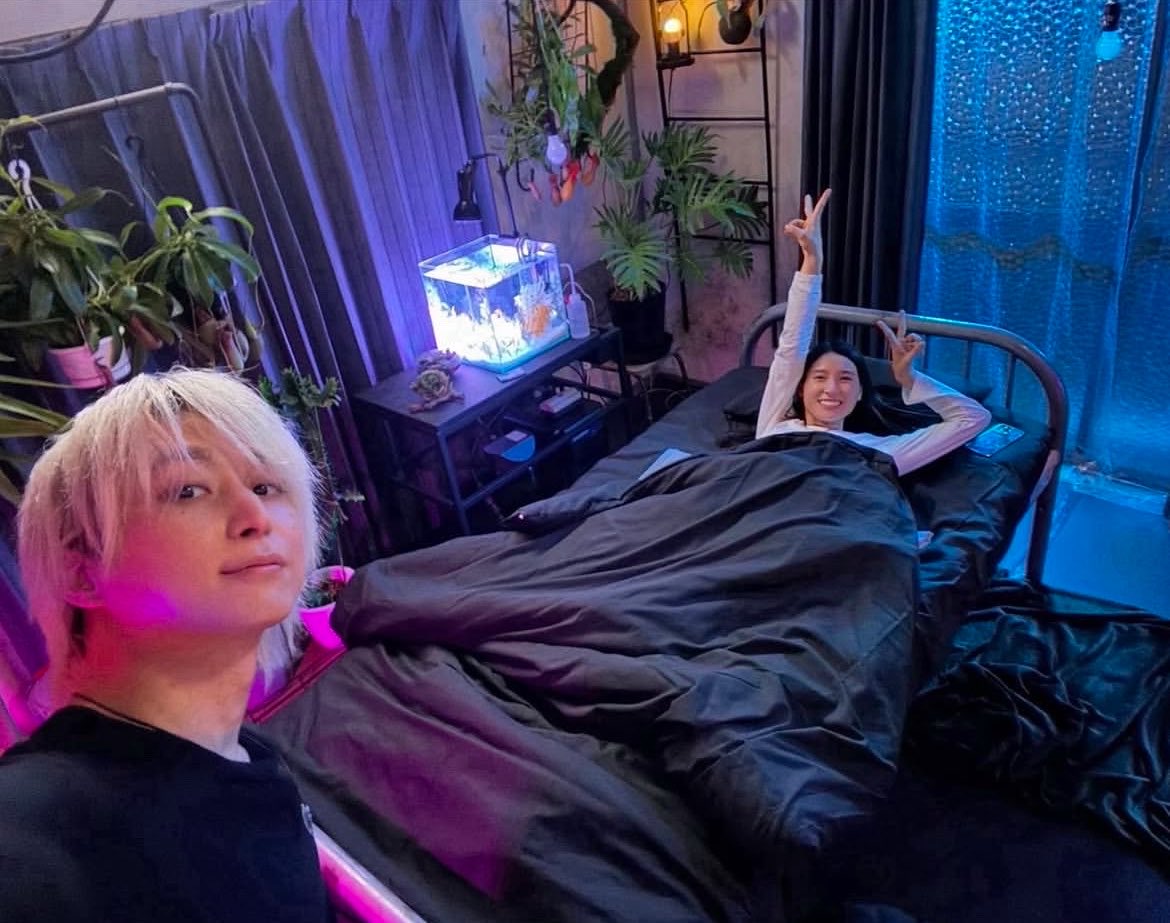 iheart3939's tweet photo. 自分の部屋で彼女と自撮りする吐夢…..…🫠🔨 https://t.co/DHbhegAoSA