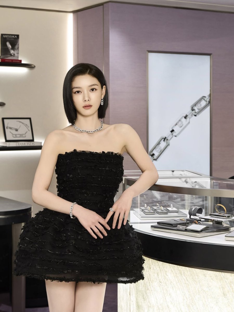 akifa24's tweet photo. i’m comparing her to HER only. nothing else even comes close. the standard is literally kim yoojung herself atp https://t.co/D6QXZReYTS