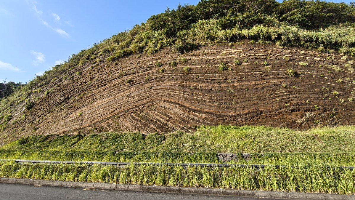 evd3de's tweet photo. 3度目の伊豆大島一周！
波浮港は初めて寄りました！
#これ描いて死ね https://t.co/vZXz08gwt2