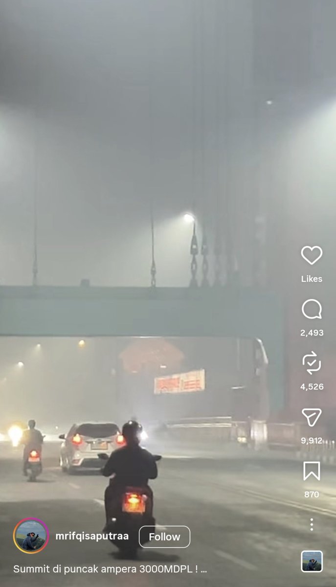 sptwn_'s tweet photo. Ril cuy. Lewat Ampera udah kayak naik puncak jayawijaya. https://t.co/w6aktIY2ao
