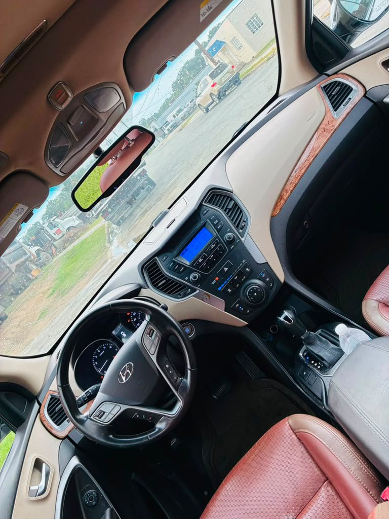 Farouk_Mokwa's tweet photo. 🚨 DISTRESS SALE‼️‼️‼️

🚘 Hyundai Santa Fe
📅 2013 Model
🔑 Smart Key
🗺️ Navigation System

📦 Already Shipped!
🚢 RORO Shipping via Sallaum Lines
📍 Port of Discharge: Lagos, Nigeria
📅 ETA: 6th Nov, 2026

💰 Price: ₦11.9 Million
✅ Buying
✅ Shipping
✅ Clearing

🔥 Complete package — ready for delivery upon arrival!

📲 Serious buyers only.