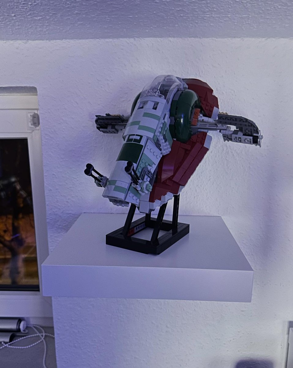 luquinhalapleto's tweet photo. Meine Lego Slave 1 hat einen neuen Platz und einen neuen Ständer bekommen! https://t.co/BJJ9rBXlQM