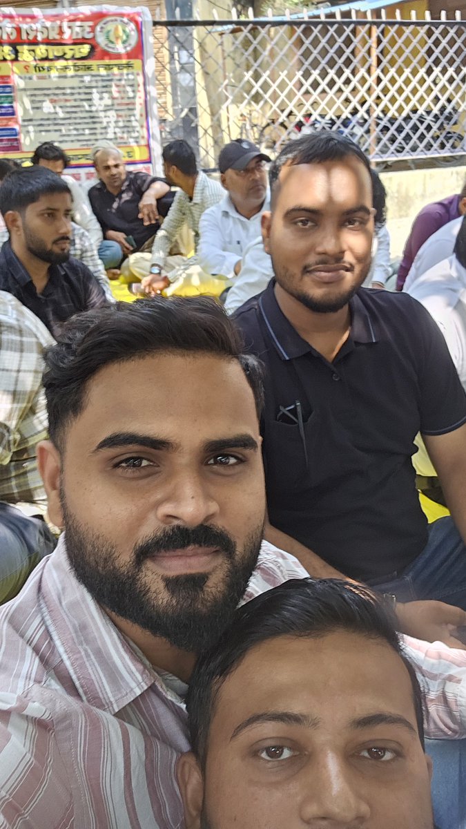 Dharmen73249691's tweet photo. मा० मुख्यमंत्री योगी जी 100 रूपये महीने के साइकिल भत्ते में लेखपाल कैसे 3 दिनों के अंदर आय, निवास, जाति व IGRS की जांच कर कैसे रिपोर्ट देगें?

#लेखपाल_की_मांग
#लेखपाल_की_जायज_मांगे
@yadavakhilesh
@CMOfficeUP
@ABPNews
@aajtak
@RahulGandhi
@BJP4UP
@myogiadityanath
@AmitShahOffice https://t.co/IIoxEnhzR5