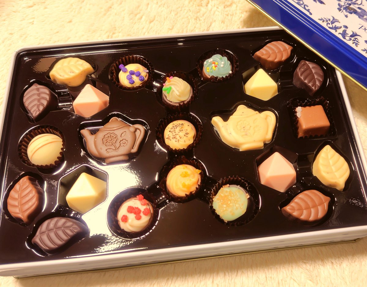 ray8411r's tweet photo. 久し振りにちゃんとしたコーヒーのお供🍫まともなコーヒータイムどれくらい振りだろ……… https://t.co/dJrDill4bY