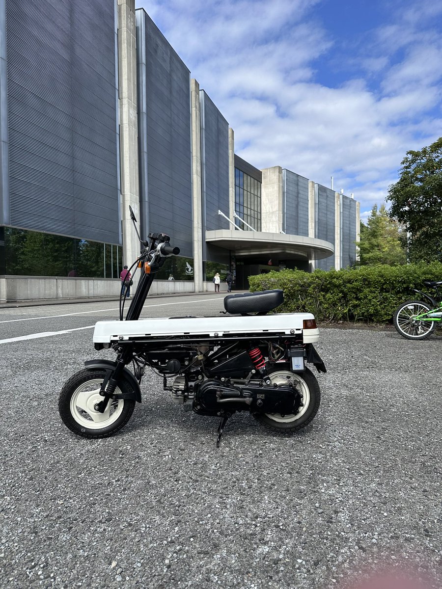 fujishimakosuke's tweet photo. 何度も来ているのに初めてホンダコレクションに来てみました。思い出の車両や、憧れのバイクたちが美しい姿で佇んでいてとても良かったです。ロケットまであるし！せっかくなのでマイホンダと写真を撮りました。 https://t.co/ADGGrmDOIt