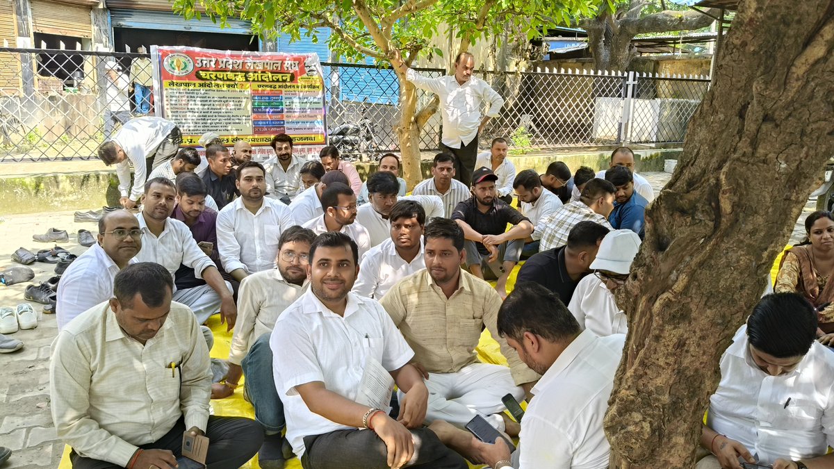 singhrd289's tweet photo. #लेखपाल_की_मांग
#लेखपाल_की_मांग
#लेखपाल_की_जायज_मांग
5G के समय में लेखपाल #साइकिल_भत्ता पर गुजारा कर रहा है।
लेखपाल से काम चाहिए टॉप लेवल का तकनीकी वाला और सुविधा मिलेगा 1950 वाला
आखिर लेखपाल कब तक शोषित रहेगा
##लेखपाल_की_मांग https://t.co/hldlBRHxQv