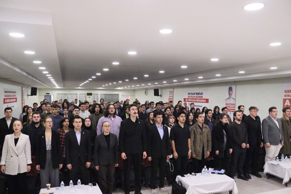 genclikbirligi's tweet photo. 📌Ankara'da düzenlediğimiz Genişletilmiş Genel Yönetim Kurulu toplantımız, Mustafa Kemal Atatürk ve şehitlerimizin aziz hatırası için yapılan saygı duruşu ve İstiklal Marşı’nın okunmasıyla başladı. https://t.co/cYY3SO1QMV