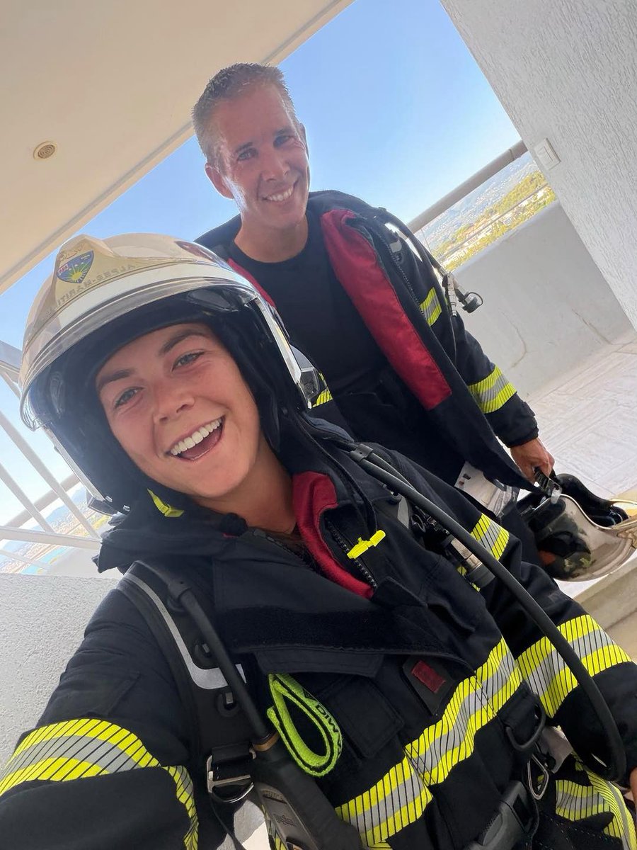 sdis_06's tweet photo. Pendant que certains décrochent, nos équipes restent mobilisées à vos côtés, partout dans les Alpes-Maritimes. 👨‍🚒👩‍🚒

Prenez soin de vous et profitez de votre week-end ! ☀️

⸻
📸 M.BLAIESSE - SDIS06
#Noussommespompiers #pompiers06 #BonWeekEnd https://t.co/fQ3Z0baLJ0