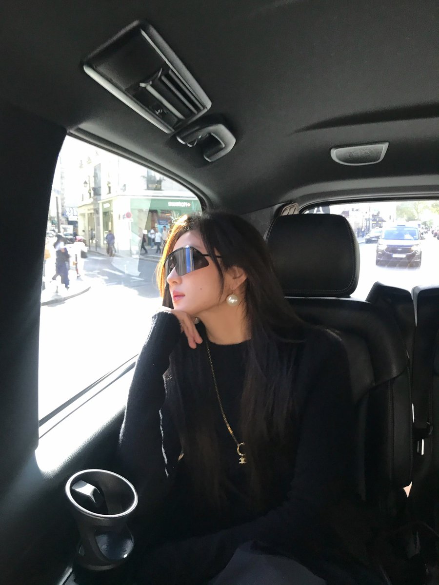 bod_suny's tweet photo. RT @woini_03310603: 셀린느 손천 🕶

#손천 #孙千 #SunQian #CelineEte2027 https://t.co/rcmhhqoBNb