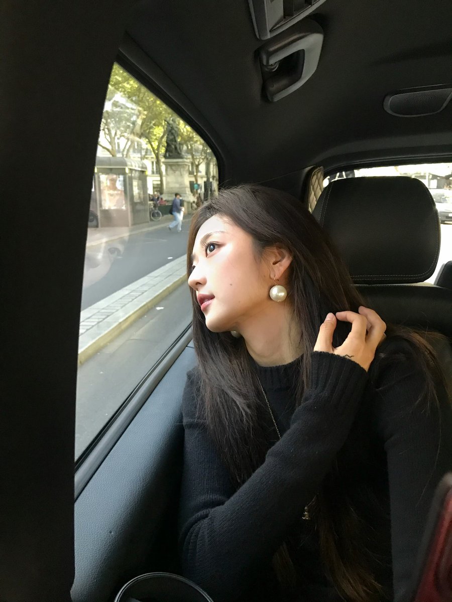 bod_suny's tweet photo. RT @woini_03310603: 셀린느 손천 🕶

#손천 #孙千 #SunQian #CelineEte2027 https://t.co/rcmhhqoBNb