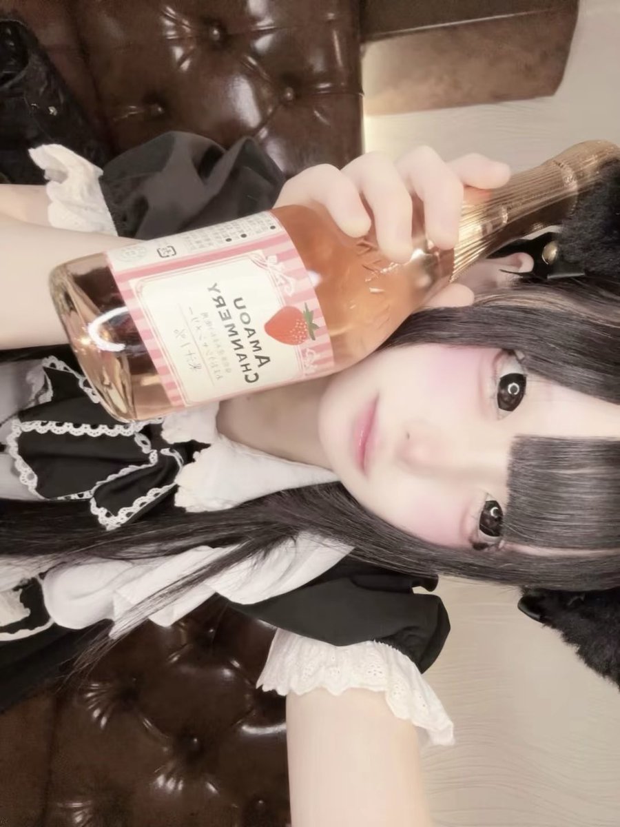 oyasumimd's tweet photo. 退勤❕いちごのシャンメリーありがとうᐡ𖦹 ·̫ 𖦹 ᐡお店来てくれた人もありがとうございました🍓°・*:.。.☆
#dollbox #コンカフェ #メイドカフェ #中洲 #自撮り界隈 https://t.co/VLkFpng5VC