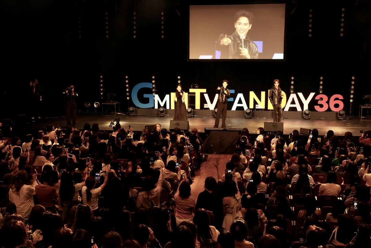 GMMTV's tweet photo. 皆さんが僕たちのステージを楽しんでくれている姿を見ることができて、それだけで僕たち2人は本当に幸せでした。
もっともっと皆さんに会いに来たいです！
またすぐに会えることを願っています。
皆さん、本当にありがとうございました。
皆さんのことが大好きです！

ได้เห็นทุกคนสนุกไปกับโชว์ของพวกเรา แค่นี้เราสองคนก็มีความสุขมากๆ แล้วครับ อยากมาเจอบ่อยๆ เลย หวังว่าจะได้กลับมาเจอกันอีกนะครับ ขอบคุณทุกคนมากครับ! รักทุกคนมากครับ!

#JUNIORMARKxFANDAY36INTOKYO
#GMMTVFANDAY36INTOKYO
#GMMTV
@jnnrrs @Markjrtn