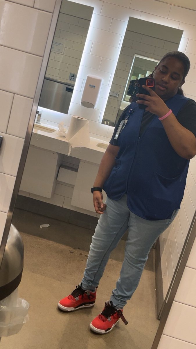 WhopKidd's tweet photo. some pics i fg to post 💙 &amp; yes i love my job been here 3 months https://t.co/tusDUc6Ucr