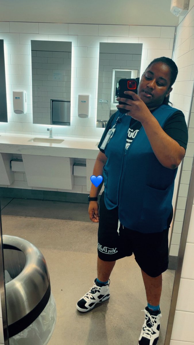 WhopKidd's tweet photo. some pics i fg to post 💙 &amp; yes i love my job been here 3 months https://t.co/tusDUc6Ucr