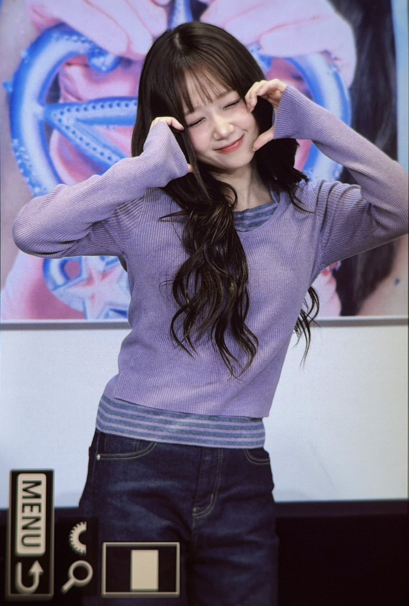 DaynNightqq's tweet photo. 261003 애플뮤직 팬싸인회 pre.

어른 여자의 뀨 . . . (* ⁰̷̴͈꒨⁰̷̴͈)=͟͟͞͞➳❥

#최유정 #콩알콩알 #CHOIYOOJUNG https://t.co/H9Lj8IHx2r