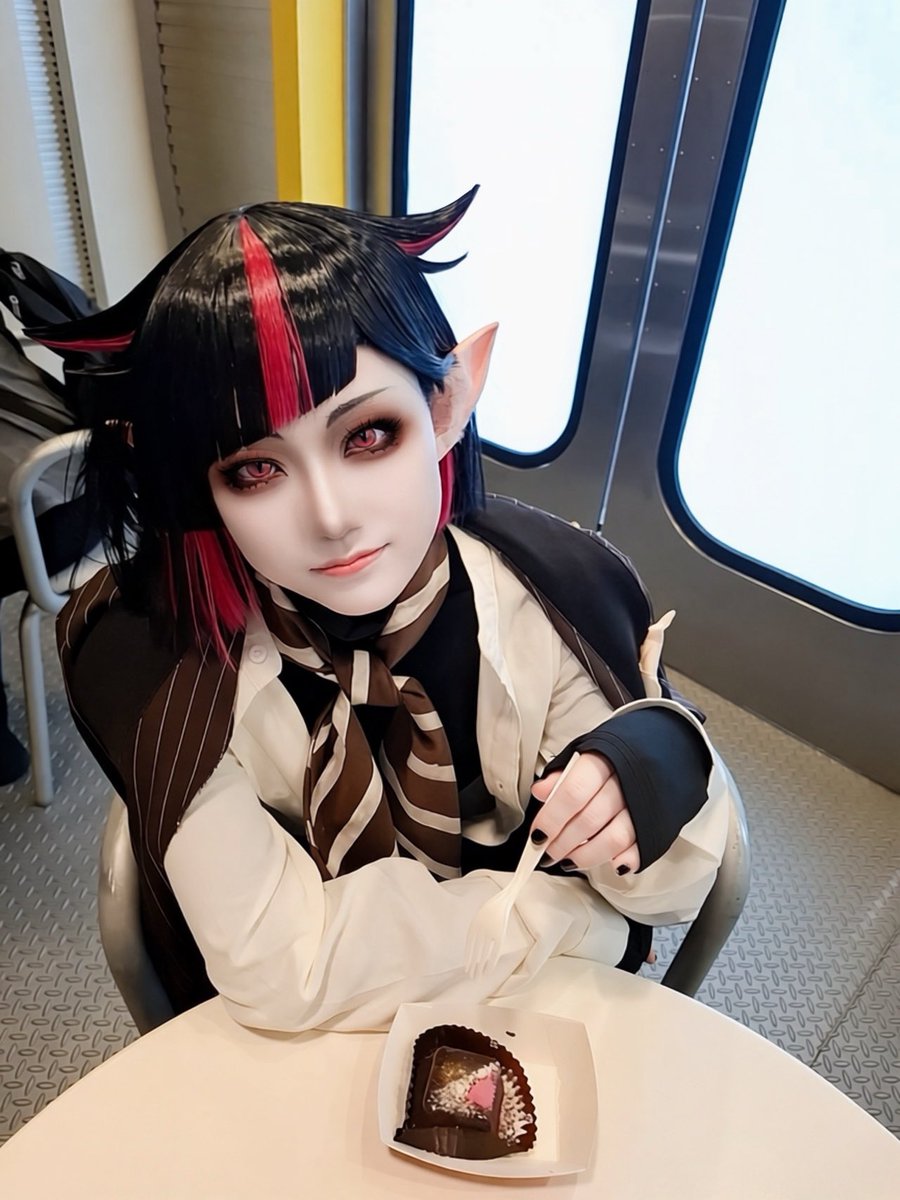 caffeinelove_89's tweet photo. cos/twst🦇  ⚠️重加工⚠️

ボンボニエール🦇

 #Dハロ仮装  #Dハロ仮装2026  #Dハロツイステ https://t.co/Ukke9lxGUR