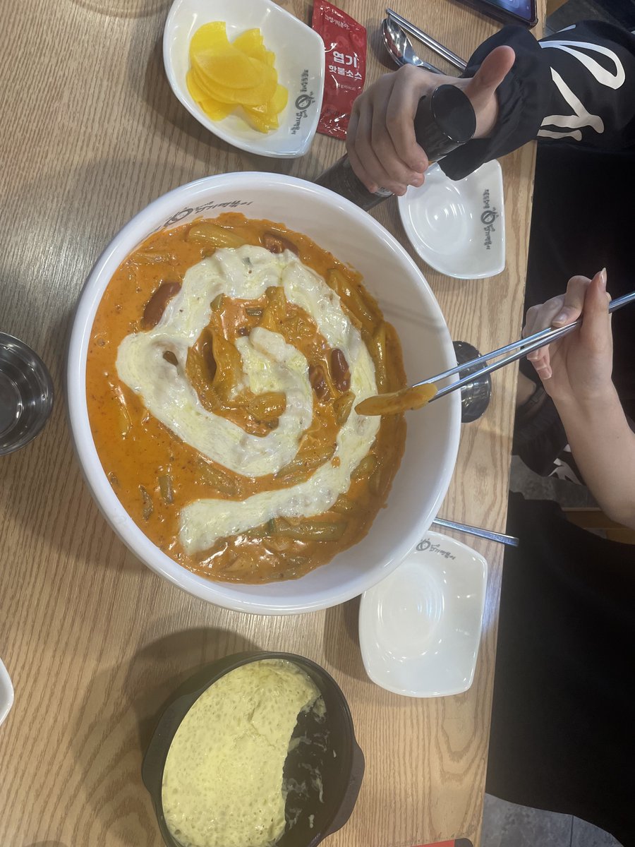 0_zero1010's tweet photo. @tmddn_1115 @kanpal_funk 
야르한 떡볶이 +불닭 https://t.co/cL0wgejpdA