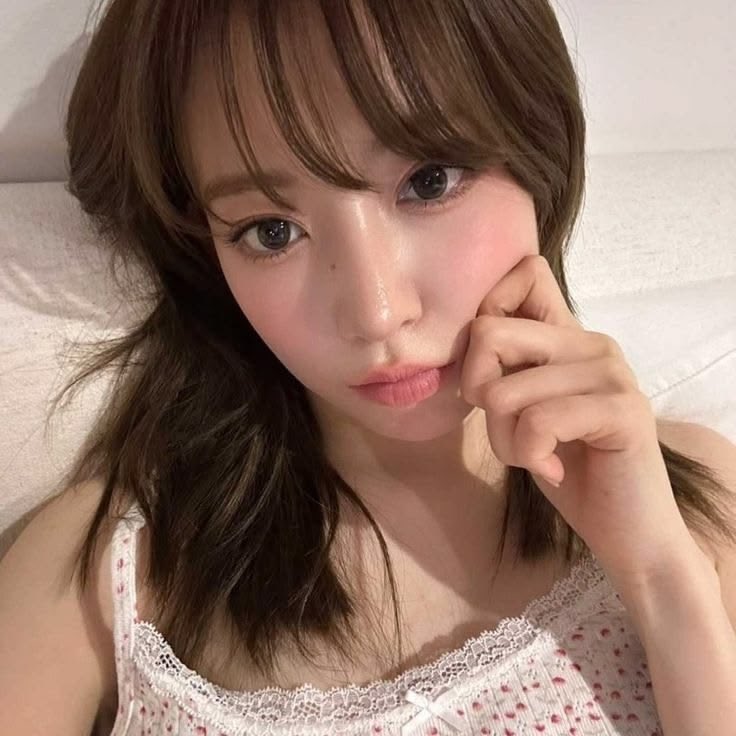 zizzllit's tweet photo. bring back brown haired sakura https://t.co/POhk0QuMf2