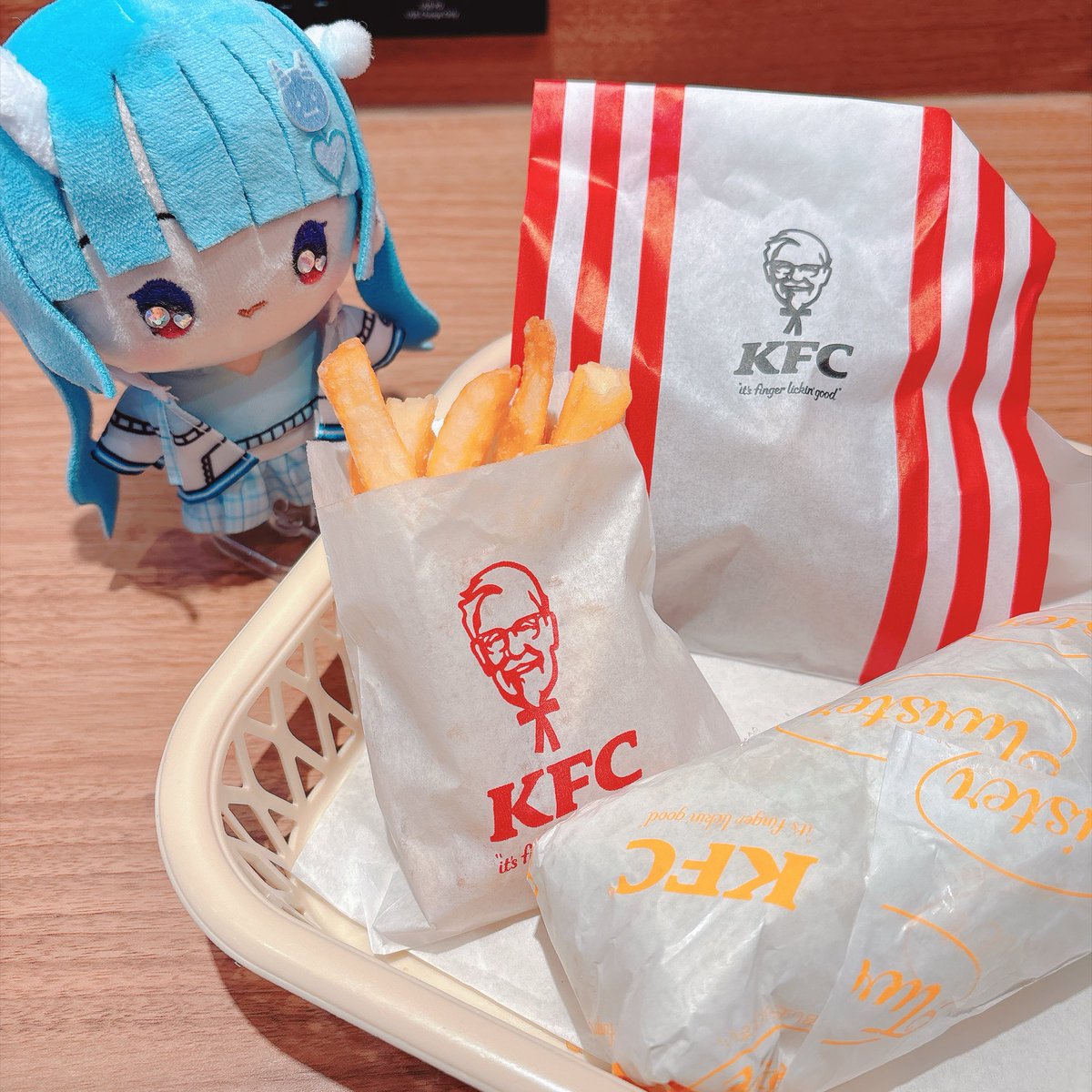 pMaaaaaOq's tweet photo. 寧々丸ちゃんトレーナー着て、寧々丸ちゃんがこの前食べてたケンタッキー食べて、寧々丸ちゃんぬいとお買い物(100均)して大満足〜🩵🩷

#寧々丸といっしょ https://t.co/at4SGuO772