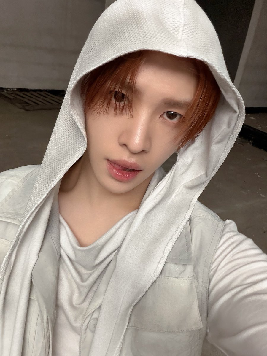 CRAVITY_twt's tweet photo. LOUDER on the spot! 🗣️🔊
#앨런 https://t.co/KEgJRPDuIP
