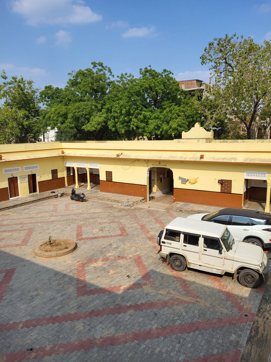 RameshImages's tweet photo. श्रीमाधोपुर रेलवे स्टेशन के पास स्थित नरसिंह दास कयाल धर्मशाला कम खर्च में ठहरने क��� लिए एक उपयोगी जगह है। यहाँ सामान्य कमरे, बड़े हॉल, पानी, बिजली, टॉयलेट-बाथरूम और पार्किंग जैसी सुविधाएँ उपलब्ध हैं।
#kayaldharamshala #shrimadhopur #smprcity https://t.co/D72QEyGiie