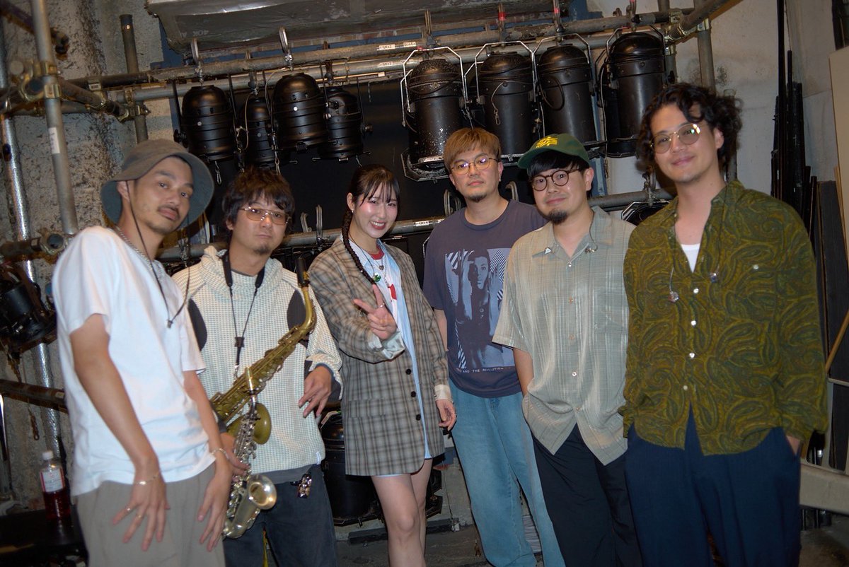 fumihiro_ibuki's tweet photo. 2026.10.01
kiki vivi lily
10th Anniversary Live “TOU.”
LIQUIDROOM

10周年おめでとう🎉㊗️
初ワンマンからずっとご一緒させてもらってて
本当に心の底から
この人の音楽が、歌が、大好きで
一夜限りなのが悲しすぎた、、、
めちゃくちゃ幸せなライブでした！
BIG RESPECT❤️‍🔥 https://t.co/3nTwP8C1Zr