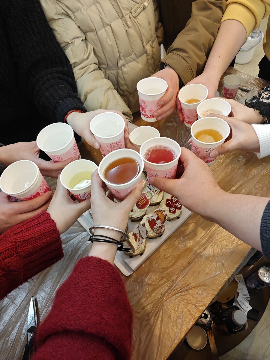 FaithEvanspqmc's tweet photo. Noche de risas, recuerdos y café con mis viejos compinches — nada mejor que reencontrarse con los que hacen que cada momento valga la pena. https://t.co/4j4FTlmTlN