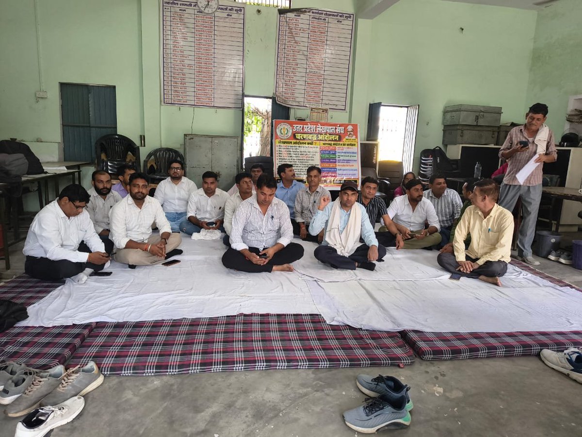 Akash_kumar32's tweet photo. 16 साल से भत्तों में कोई बढ़ोतरी नहीं हुई है! लेखपालों की इन जायज़ आर्थिक मांगों पर शासन को गंभीर होना चाहिए।
#लेखपाल_की_मांग
@myogiadityanath
@myogioffice
@upgovt https://t.co/s75YBqAGNF