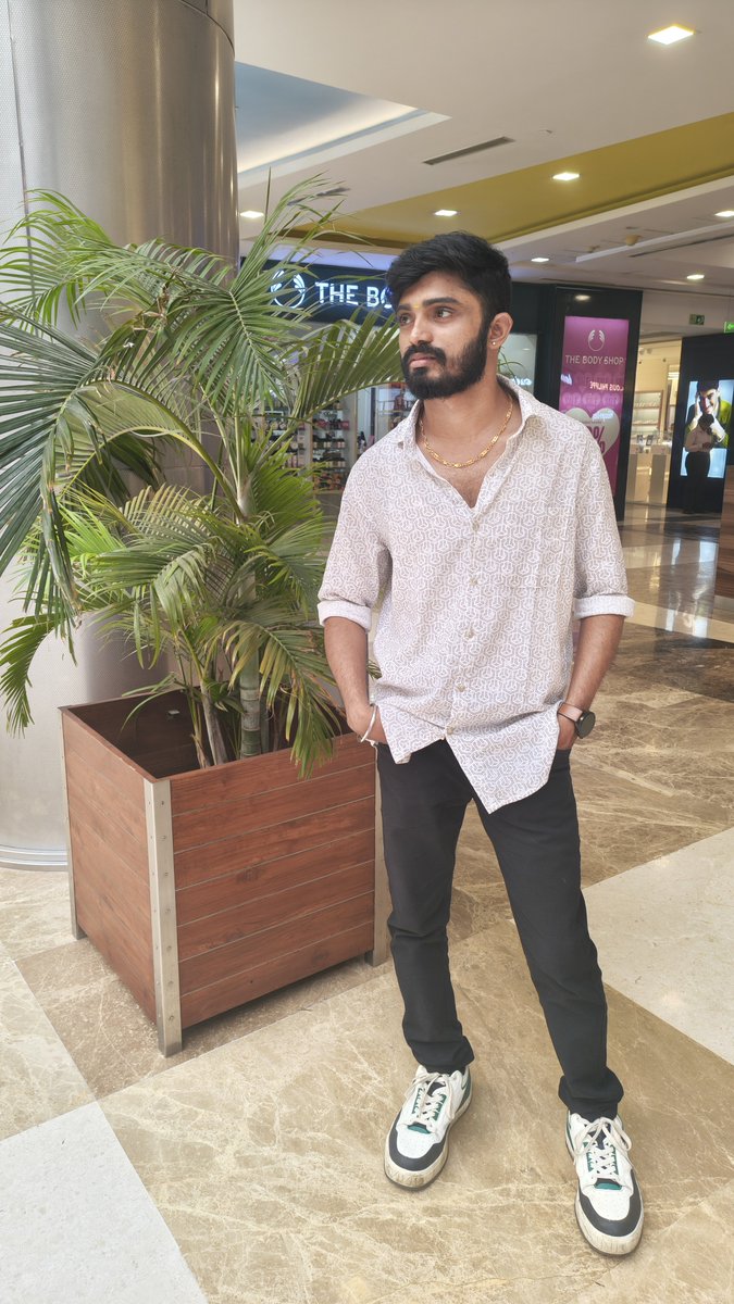 choco_balaji's tweet photo. 😎🤏 https://t.co/0T28X4wDK2