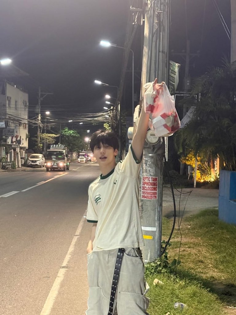 soobcave's tweet photo. he takes his role very seriously 💘 https://t.co/SOTuSZ982S