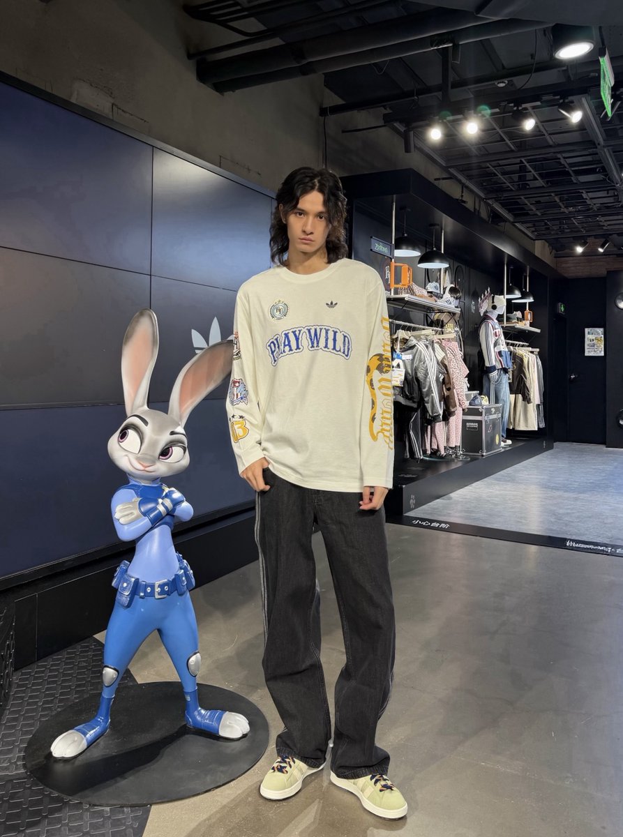 ZootopiaToday's tweet photo. 🛍️ Merchandise Watch: adidas × Zootopia Apparel Collection 🦊🐰👟✨
Even adidas stores have invited Nick and Judy inside! 😭🏙️
Disney fans, get ready to scream — adidas Originals × Zootopia has officially stepped out of the movie and into real life!
✨ Judy-inspired brown jacket
The retro Three Stripes give it plenty of streetwear energy, while the panelled design adds just the right amount of cool detective DNA. 🕵️‍♀️🐰
💚 Nick-inspired green jacket
Green meets yellow and white for a laid-back, roguishly charming look that feels perfectly Nick Wilde.
And as a Nick × Judy partner outfit? I’m locking this one in. 🔒🦊🐰
👟 Superstar sneakers
The classic shell toes get their own Zootopia graphics, plus special details on the padded tongues and heels. Comfortable underfoot while still bringing plenty of style.
🎤 And the store itself joined the collaboration too!
A giant record-wall installation, plus Judy and Nick displays, makes almost every corner feel ready for a cinematic photo shoot. 📸✨
The relaxed fits are easy to layer and style — put one on and you’re basically ready to become an honorary citizen of Zootopia. 🌆😂
So before your size disappears…
grab your own “Flash” and hurry over! 🐌💨
🔁 Share this with your Zootopia partner — because this collection is practically begging for a Nick & Judy matching outfit. 🦊💚🐰